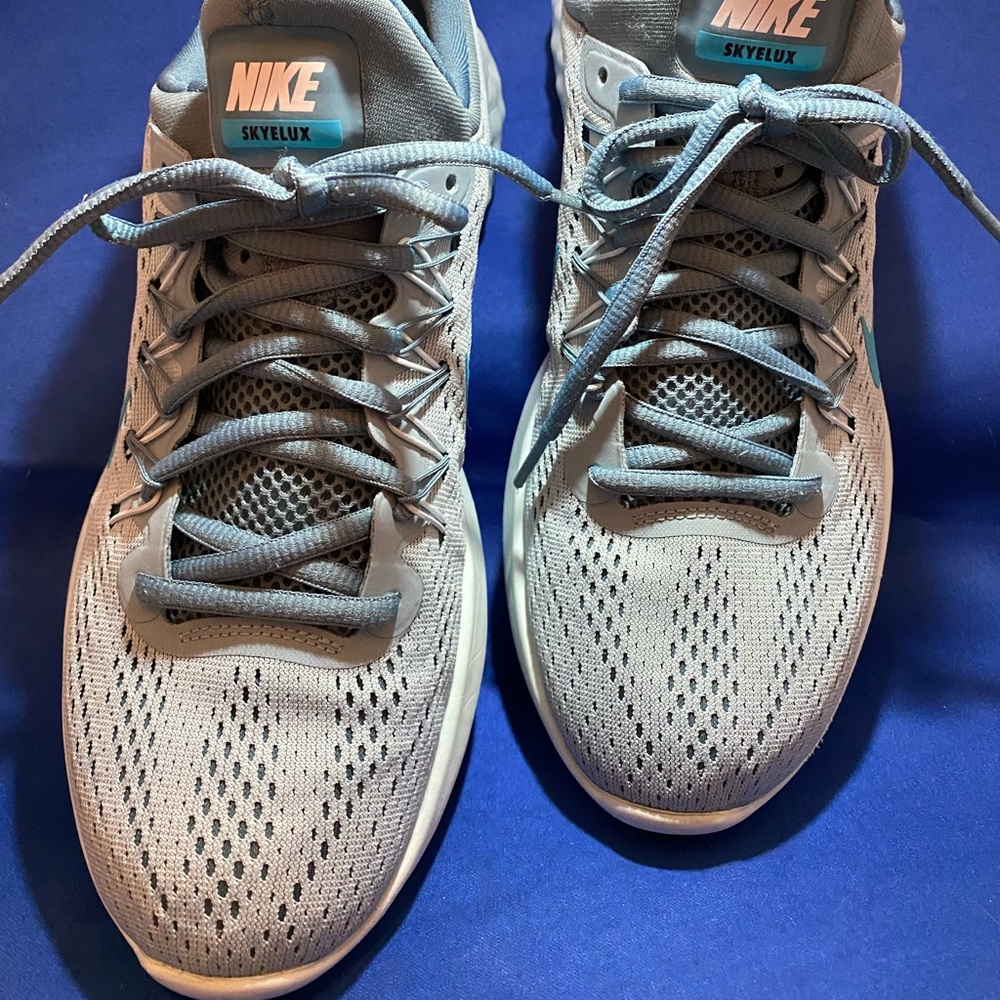 Men’s sz9.5 Nike running shoes
